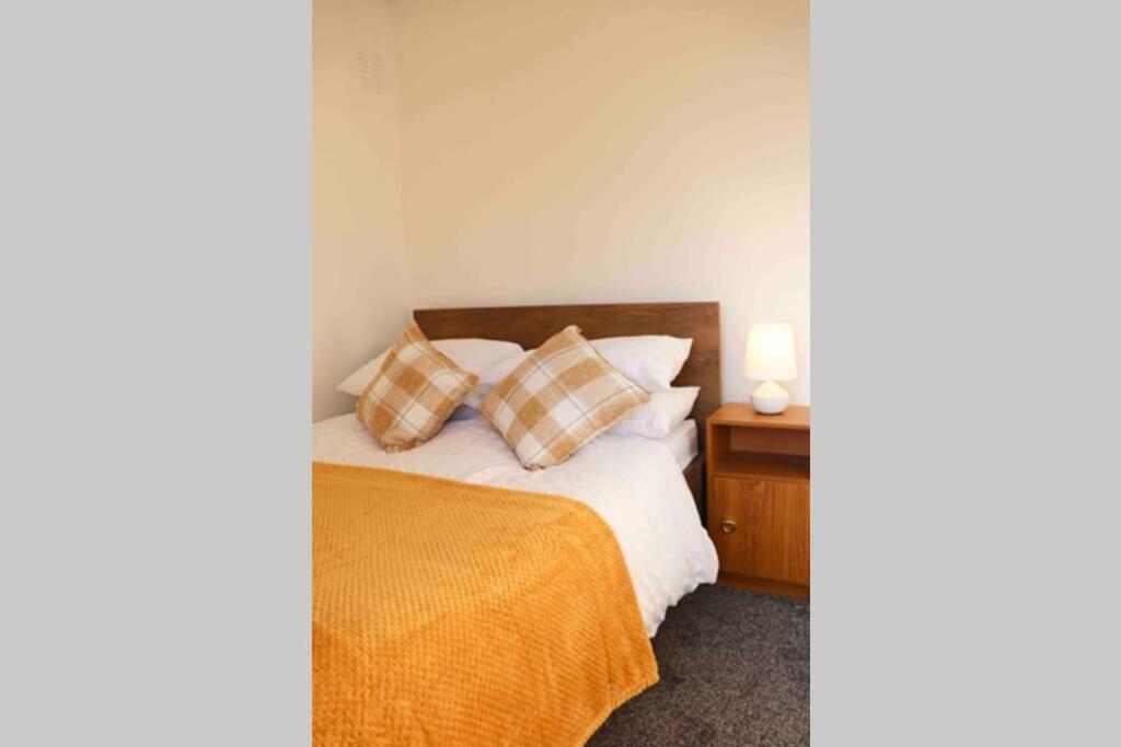 Cheerful 2 Bedroom Residential - Free Parking * Лидс