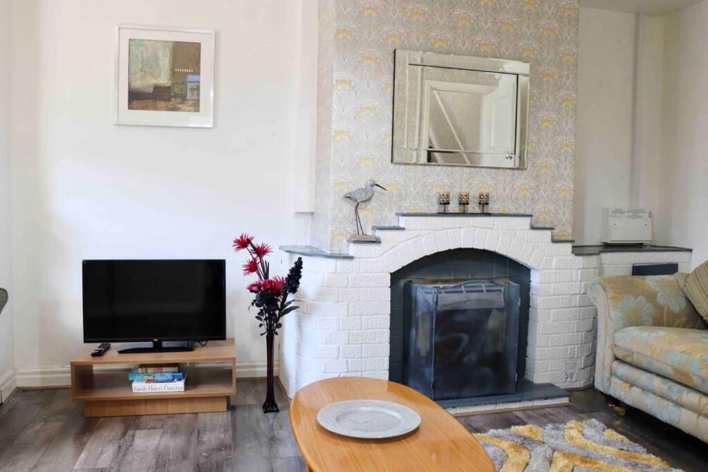 Cheerful 2 Bedroom Residential - Free Parking * Лидс