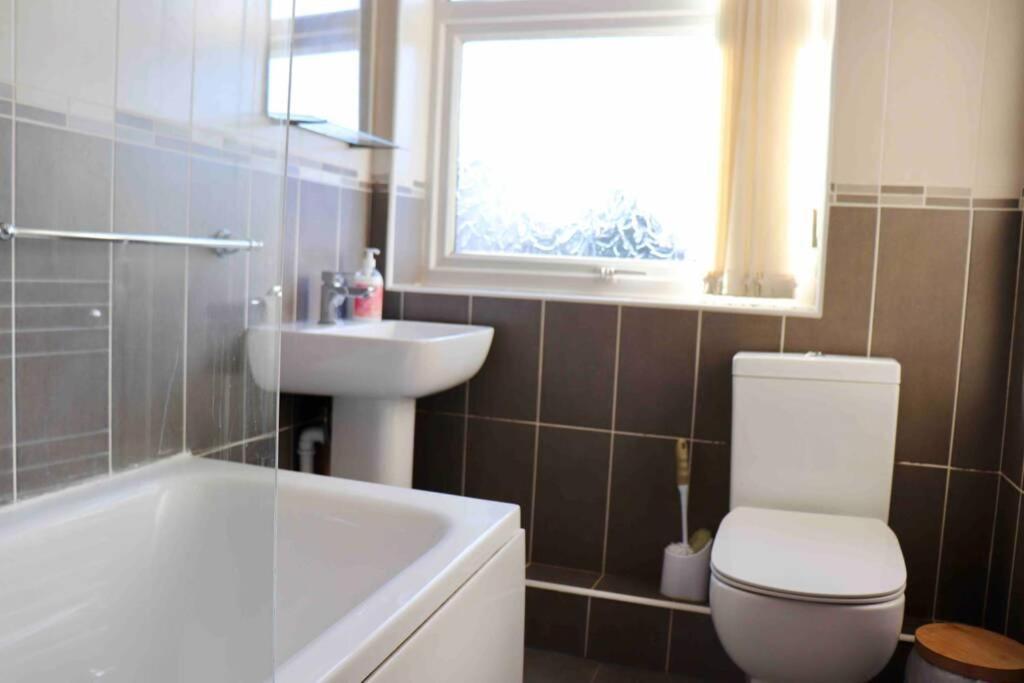 Cheerful 2 Bedroom Residential - Free Parking Дом отдыха