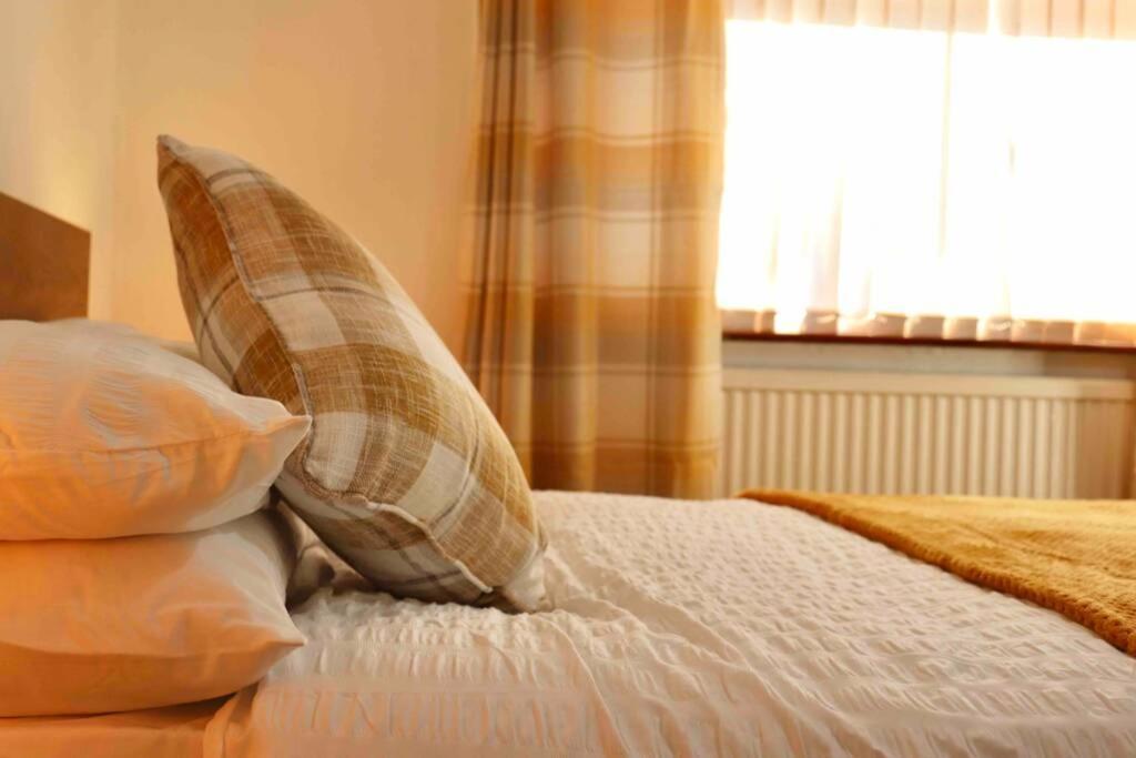 Дом отдыха Cheerful 2 Bedroom Residential - Free Parking *