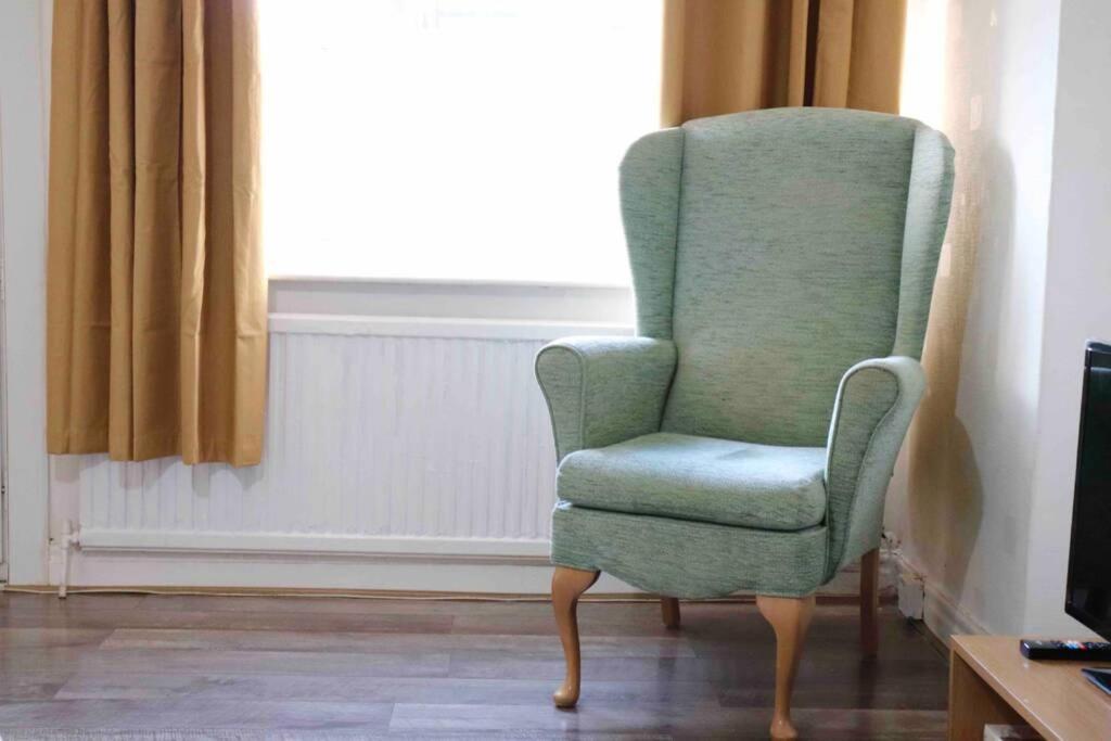 Cheerful 2 Bedroom Residential - Free Parking * Лидс