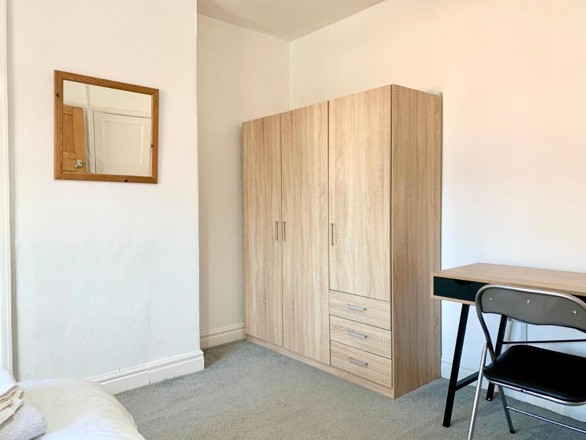 Cheerful 2 Bedroom Residential - Free Parking Дом отдыха *