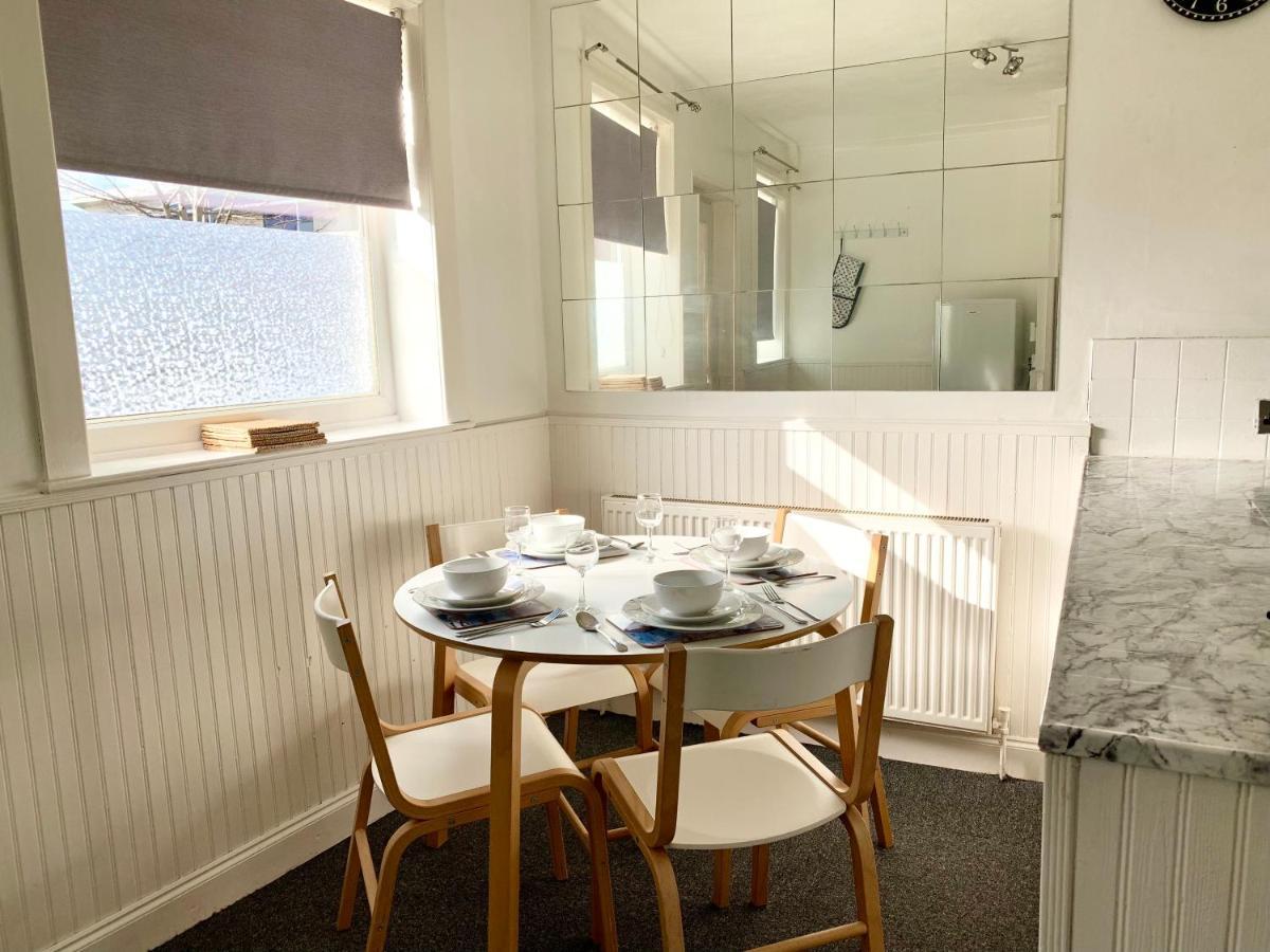 Дом отдыха Cheerful 2 Bedroom Residential - Free Parking