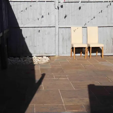 Cheerful 2 Bedroom Residential Home - Free Parking Leeds  Esterno foto