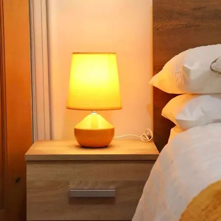 Cheerful 2 Bedroom Residential Home - Free Parking Leeds  Esterno foto