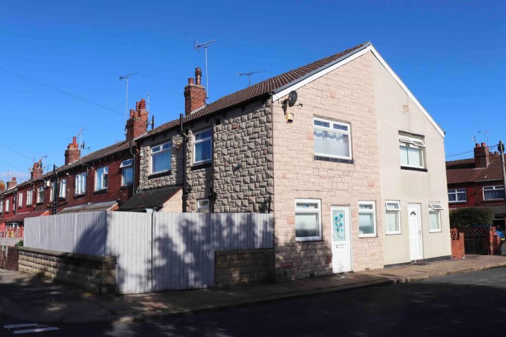 Casa de Férias Cheerful 2 Bedroom Residential - Free Parking Leeds (West Yorkshire)