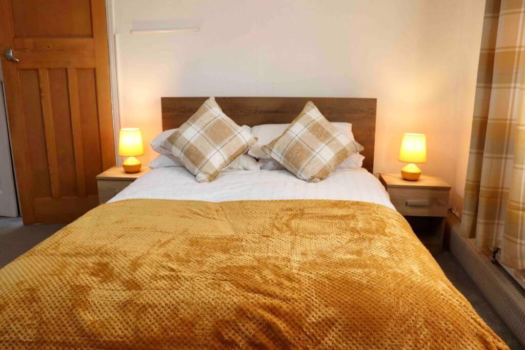 Casa de Férias Cheerful 2 Bedroom Residential - Free Parking *