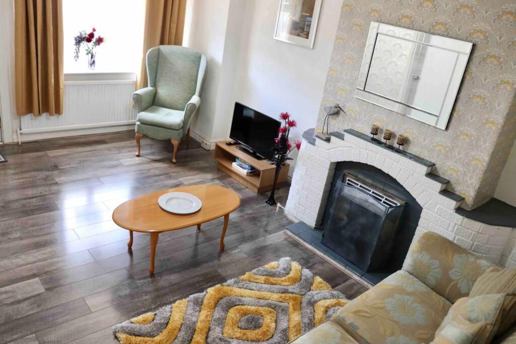 Casa de Férias Cheerful 2 Bedroom Residential - Free Parking *