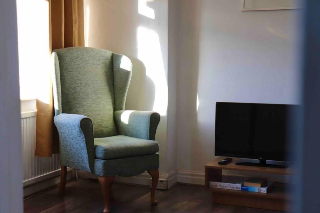 Casa de Férias Cheerful 2 Bedroom Residential - Free Parking Leeds (West Yorkshire)