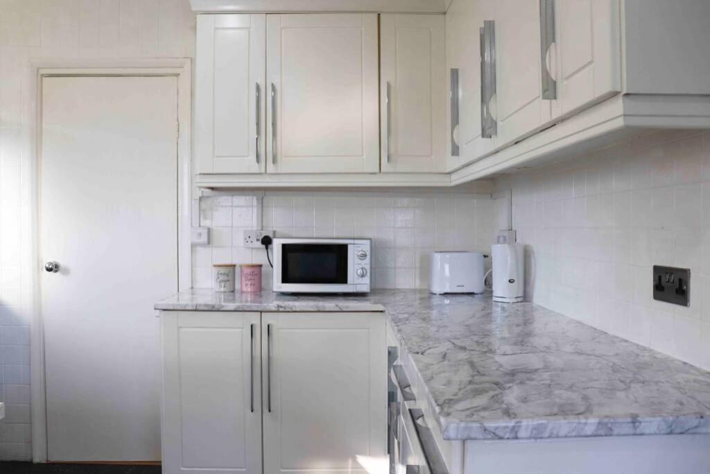 Cheerful 2 Bedroom Residential - Free Parking Casa de Férias *