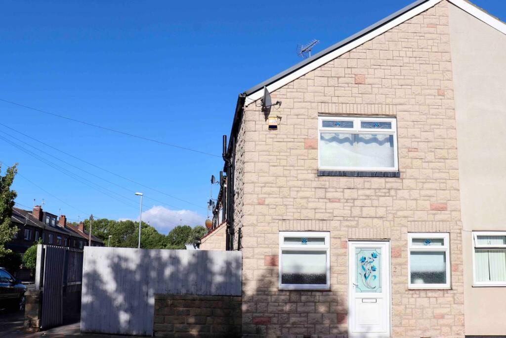 Casa de Férias Cheerful 2 Bedroom Residential - Free Parking Leeds (West Yorkshire)